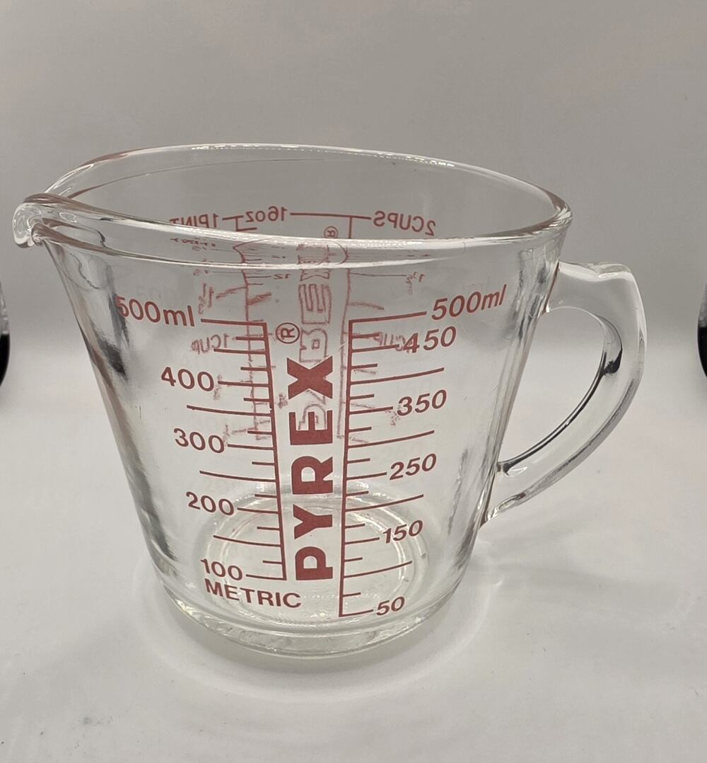 Vintage Pyrex 516 Red Letter D-Handle 2-Cup 16 oz Liquid Glass Measuring Cup USA